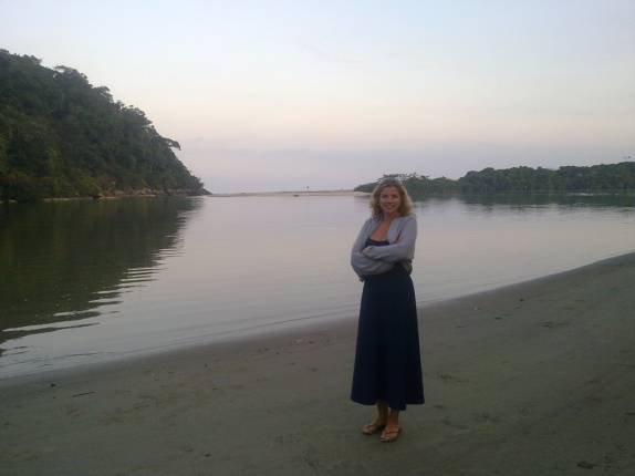 Praia de Puruba em Ubatuba - SP. Para se chegar ao mar é preciso atravessar um rio